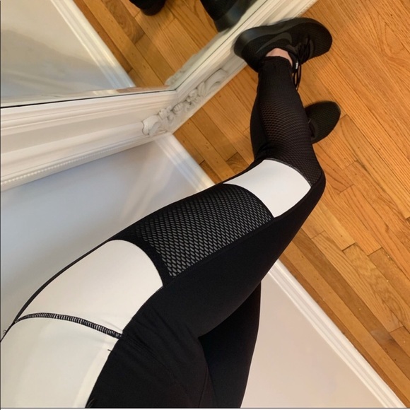 🆕🔄 Reposh Megan Color Block Leggings White - Picture 2 of 6